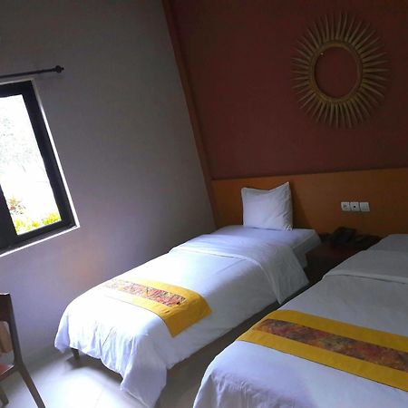 Hotel Transit Pasuruan Extérieur photo