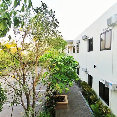 Hotel Transit Pasuruan Extérieur photo