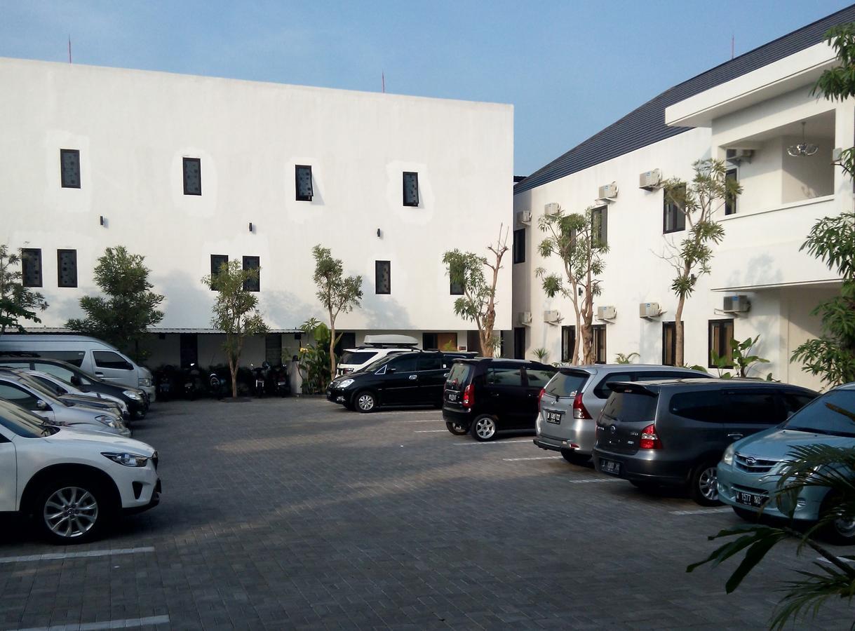 Hotel Transit Pasuruan Extérieur photo