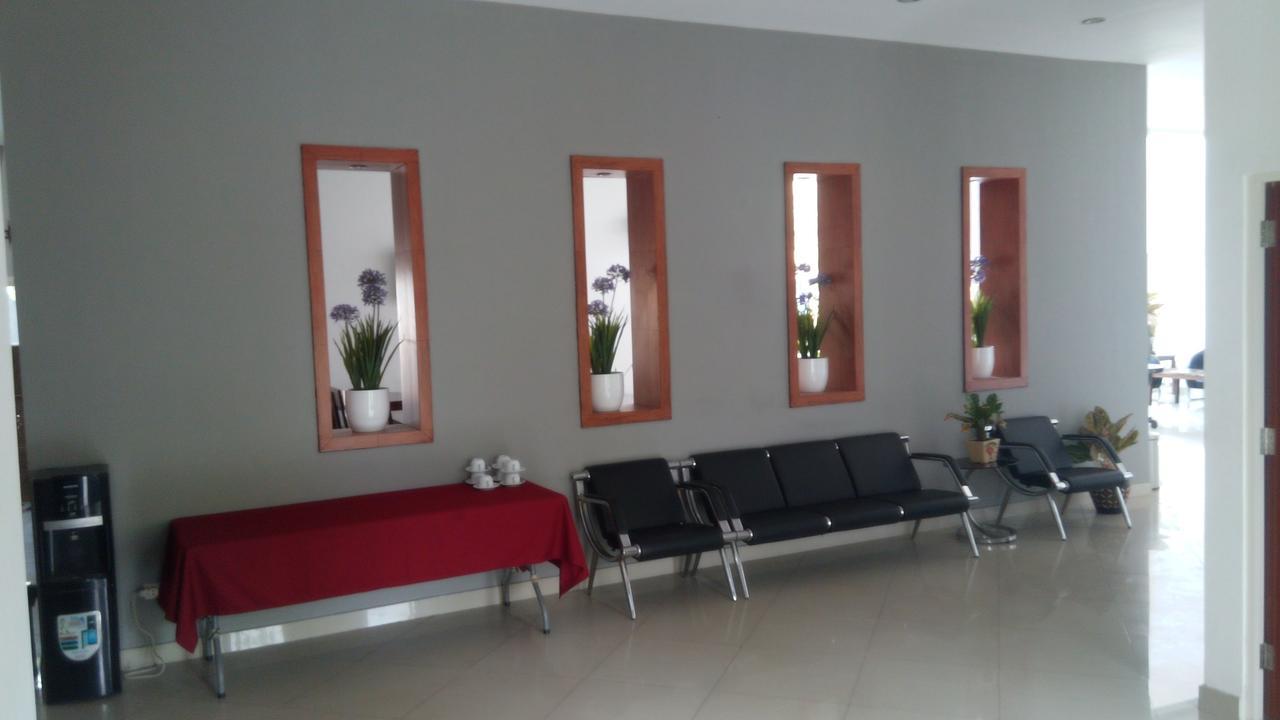 Hotel Transit Pasuruan Extérieur photo