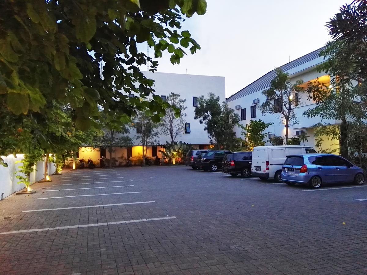 Hotel Transit Pasuruan Extérieur photo