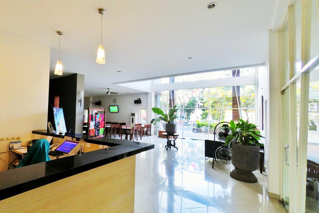 Hotel Transit Pasuruan Extérieur photo