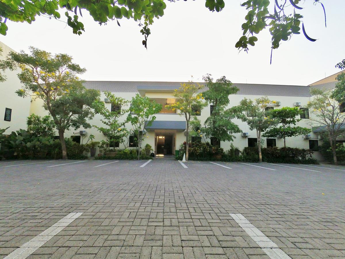 Hotel Transit Pasuruan Extérieur photo