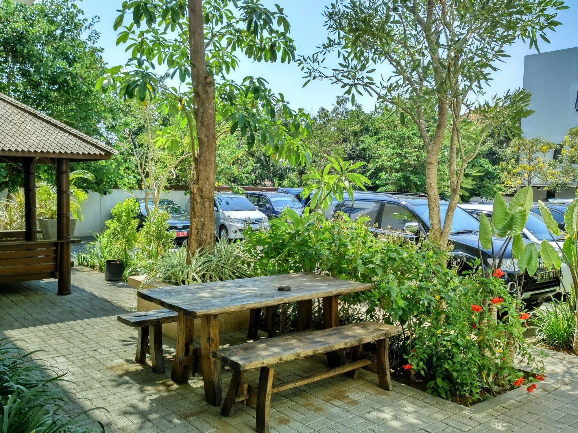 Hotel Transit Pasuruan Extérieur photo