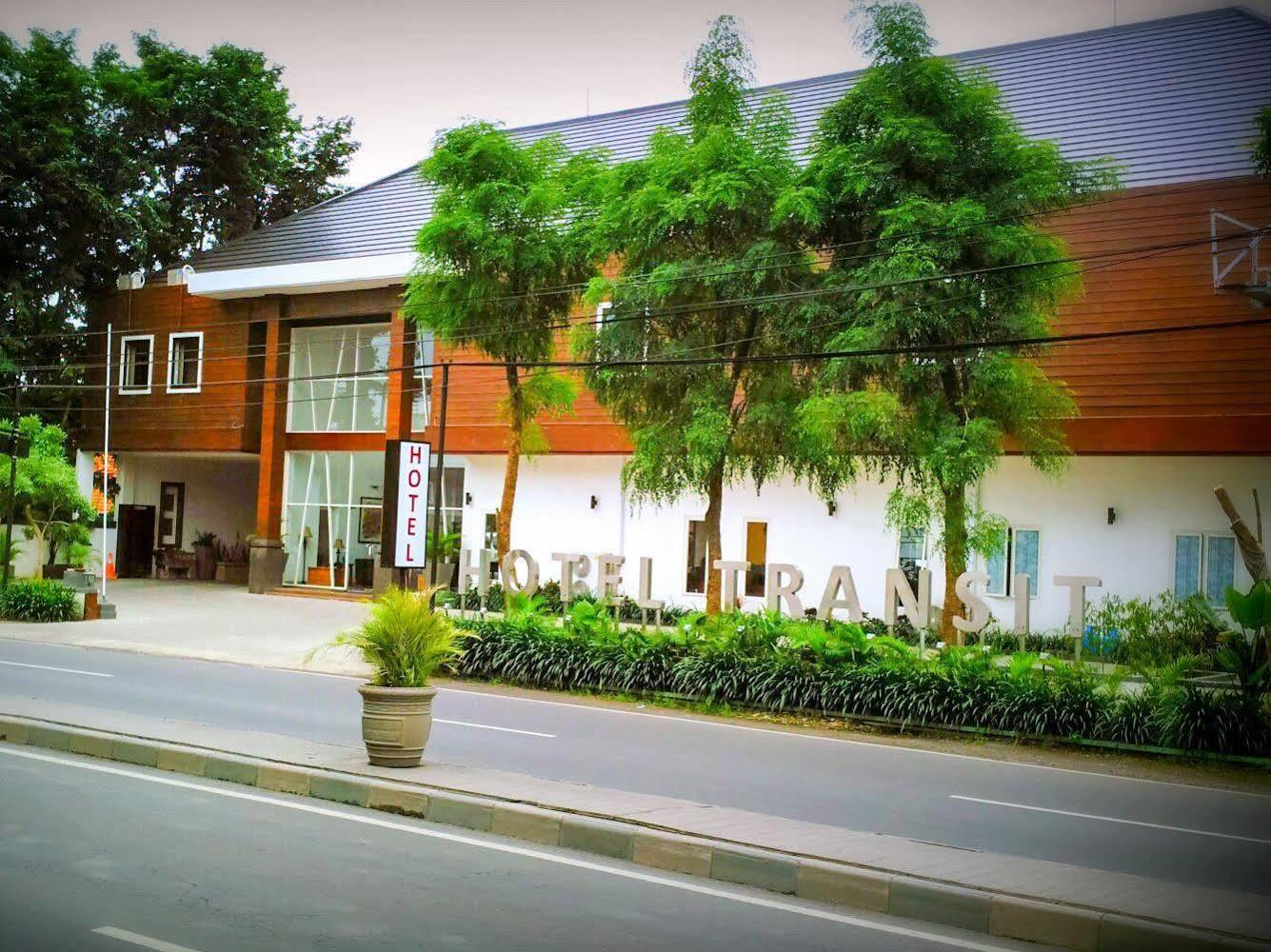 Hotel Transit Pasuruan Extérieur photo