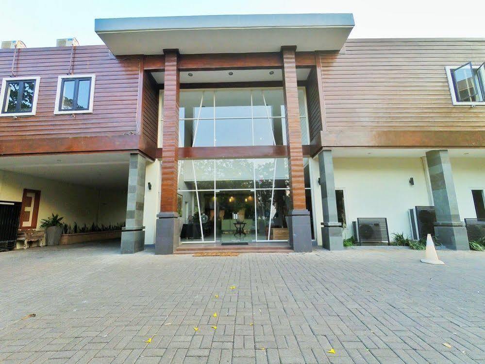 Hotel Transit Pasuruan Extérieur photo